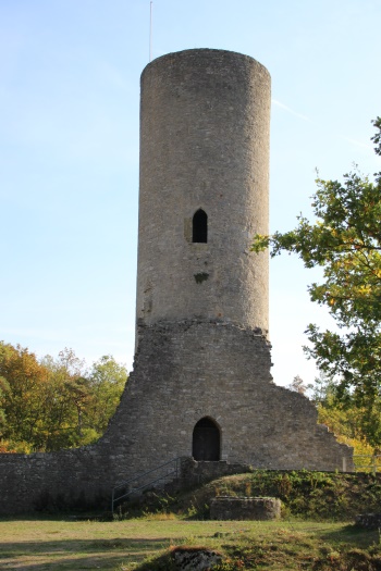 Der Bergfried erhebt sich 23,5 Meter in die Höhe in früherer Zeit war er höher (Bild: Björn Neckermann)