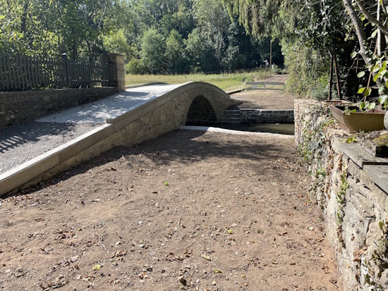 Die renovierte Gollachbrücke - von der Lämmermühle kommend in Richtung Innenstadt Aub (Bild: © Neckermann)