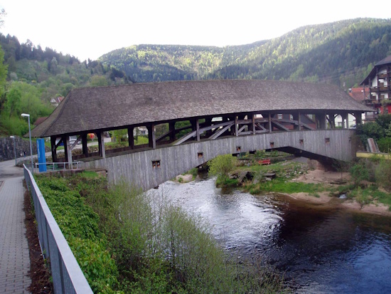 Die Forbacher Murgbrücke - ein Stück lebendiger Geschichte im Murgtal (Bild: © Heinz Zoller / NaturFreunde Rastatt)