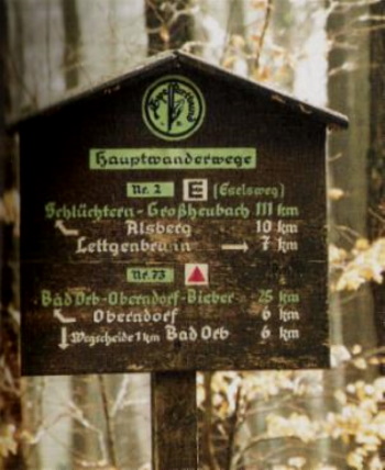 Entdeckt entlang des Eselsweges - altes Hauptwanderwege-Hinweisschild (Bild: Thomas Langhirt)