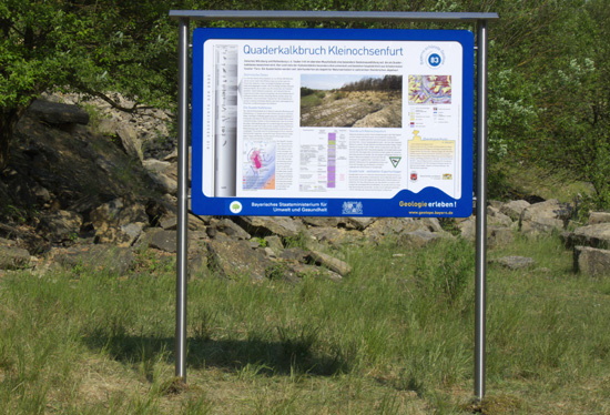 Hinweistafel über den Quaderkalkbruch Kleinochsenfurt (Bild: Thomas Langhirt)